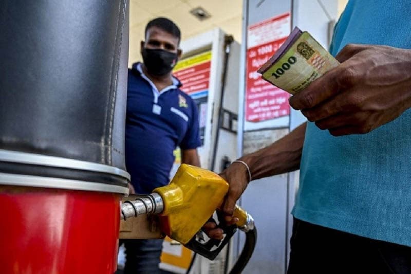 බලශක්ති අර්බුදය හමුවේ රාජ්ය වියදම් සීමා කිරීමට රජයෙන් දැඩි පියවර ! - ඉන්ධන දීමනා මාර්තු 1 මිලට ස්ථාවර කෙරේ