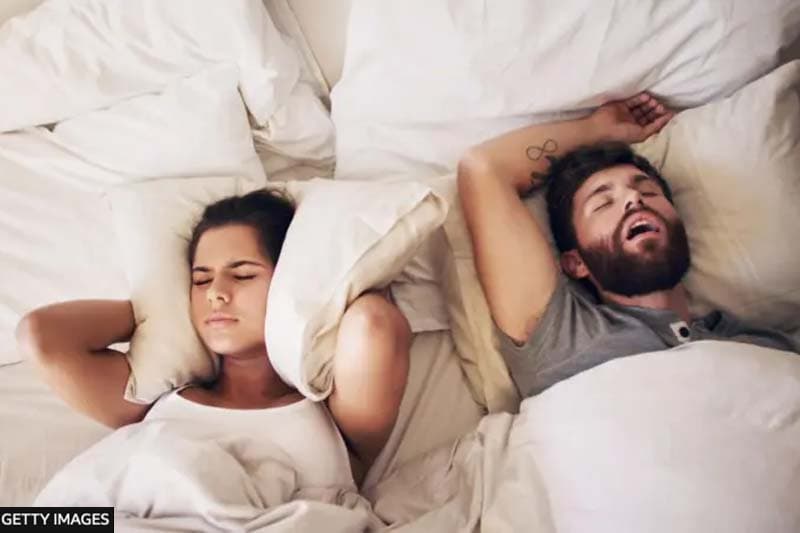 අඹු-සැමියන් වැඩි වශයෙන් වෙන්ව නිදා ගැනීමට කැමැත්තක් දක්වන්නේ ඇයි?