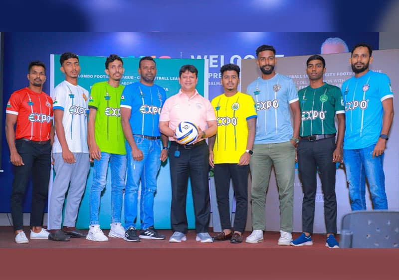 ජස්වර් උමාර්: 'කවුරු මොනවා කිවුවත් ශ්රී ලංකා පාපන්දුව යන්නේ හරි පාරේ'
