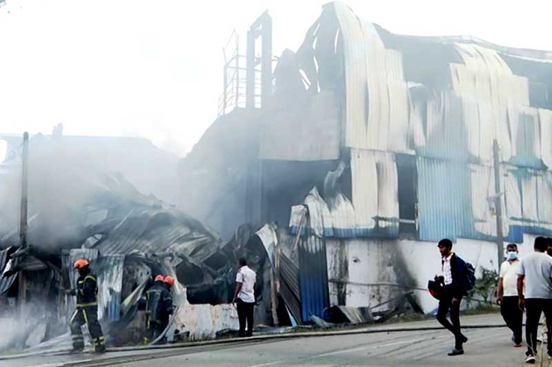 කටුවාන කර්මාන්තපුරයේ ගින්නෙන් පස්දෙනෙකු ජීවිතක්ෂයට ; පූර්ණ විමර්ශනයකට නියෝග!
