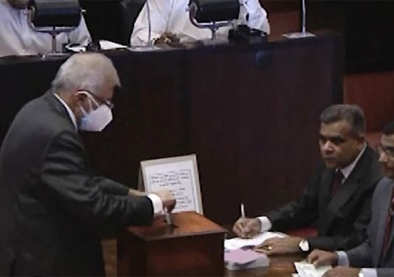 රහස් ඡන්දය ; දීර්ඝ කාළයක් වාදවිවාද වලින් පස්සෙ ඇති වූ ප්රතිඵලක්.. | Uvindu Kurukulasuriya