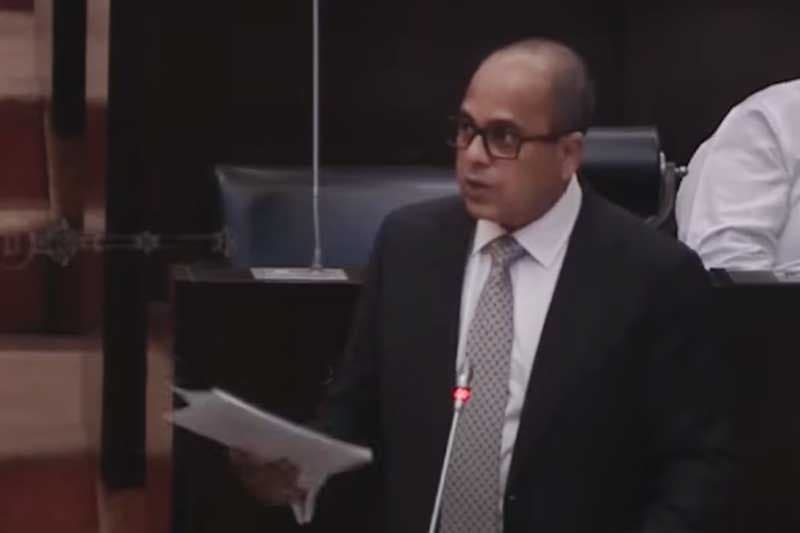ශ්රී ලංකන් සභාපති හදිසියේ ඉවත් වුණේ ඇයි ?