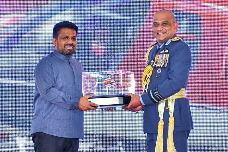ඇමරිකාවෙන් ලංකාවට හෙලිකොප්ටර් 10ක්! ජනපති ප්රධානත්වයෙන් නිල වශයෙන් භාර ගැනේ