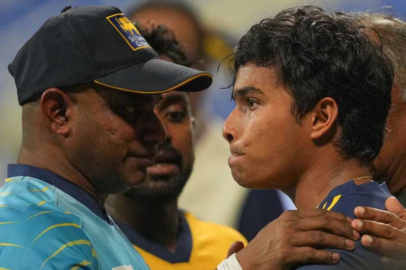 ක්රීඩා කරමින් සිටියදී වෙල්ලාලගේ මෙන් පියවරු මිය යාමේ ඛේදවාචකයන්ට මුහුණ දුන් ක්රීඩකයෝ
