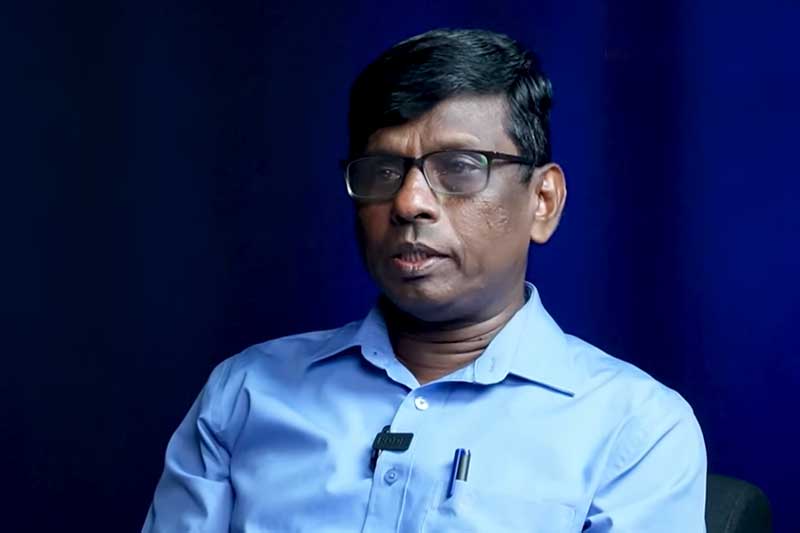 'ආර්ථික ගමන්මග වෙනස්නොකිරීම ආණ්ඩුවේ බුද්ධිමත් වැඩක් ' - 'සාධාරණ සමාජයක්'