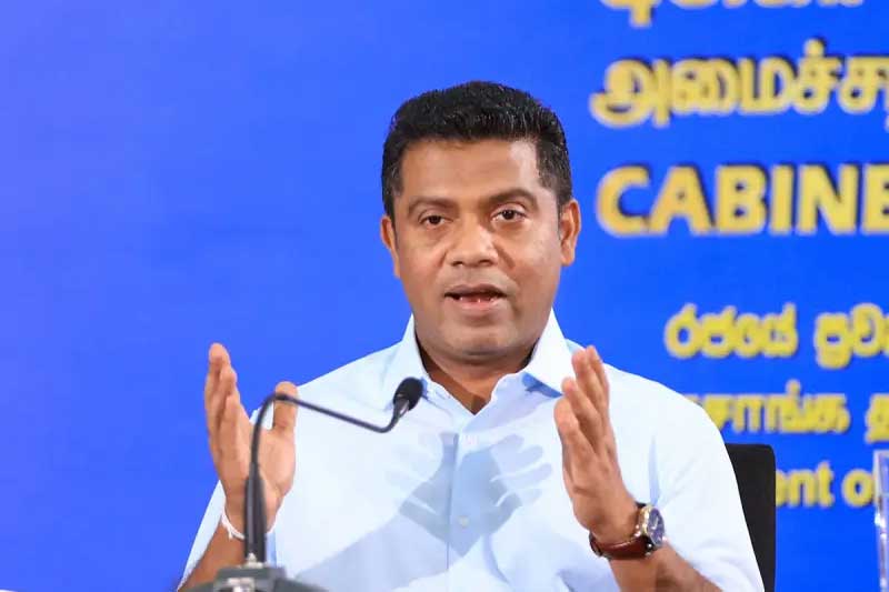 'බොරතෙල් ගැන කී පුවත' අහන්න රුපවාහිනී නාලිකාවක් අමාත්යංශයට කැඳවයි !