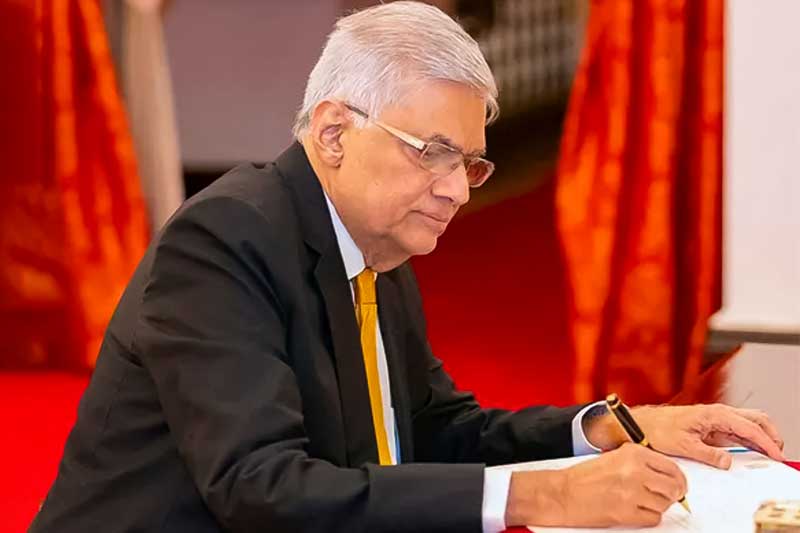 කුණාටු සාගරයක නෞකාව පදවමින් නිරුපද්රිතව රට ගොඩබිමට ගෙන ආ යාත්රිකයා : අර්බුද සමයක නායකත්ව භූමිකාව ගැන පසු විපරමක් | සුදර්ශන ගුණවර්ධන