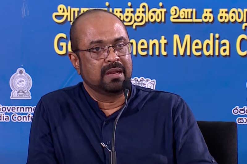 ‘හෙට එච්චර කළුවර නැතැ’යි විදුලි ඇමති කියයි