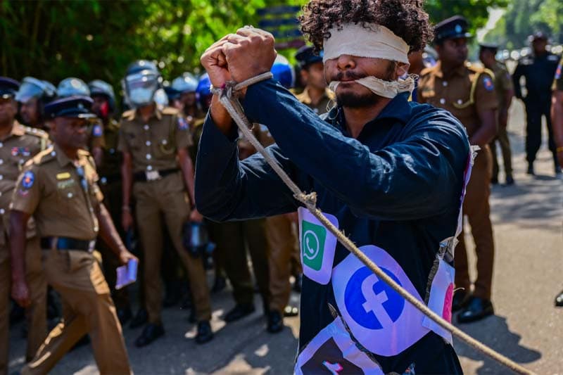 මෙවර නිදහස් සැමරුම වෙනුවෙන් රනිල්ගේ තෑග්ග: ජාතියක් ගොළුවන් කිරීම - (ගාමිණී වියන්ගොඩ)