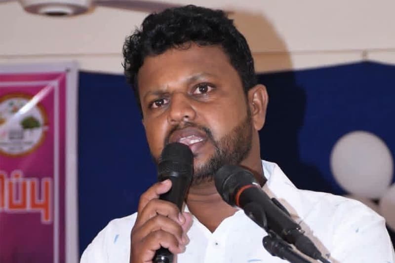 ‘බුද්ධි අංශ නිලධාරීන්’ ගෙදරට පැමිණ බියගැන්වීමේ පැමිණිල්ල බාරගැනීමට පොලිසිය අදිමදි කරයි