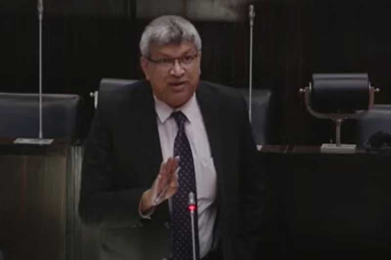 'යකඩ දොරවල් කඩාගෙන ආයුධත් එක්ක එළියට පැනලා! - මීගමුව හිරගෙදර ලේවැකි මෙහෙයුමේ මෙතෙක් නොඇසූ කතාව අධිකරණ ඇමති දිග හරියි