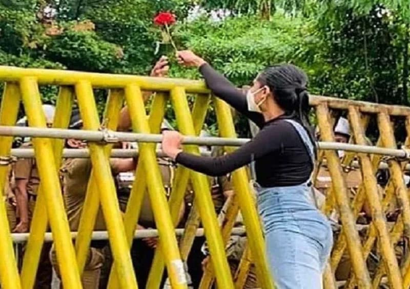 ඉතිහාසය වෙනස්වීම හමුවේ අරගලය - (මහිම සුජීව ගමගේ)