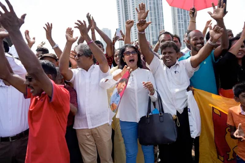 ජනතාවාදයේ මධුසමය - (එරන්ද ගිනිගේ)