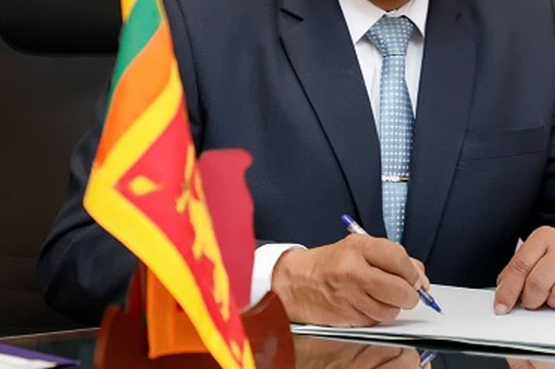 අමාත්යංශ ලේකම්වරුන් ගැන සැකයක් !