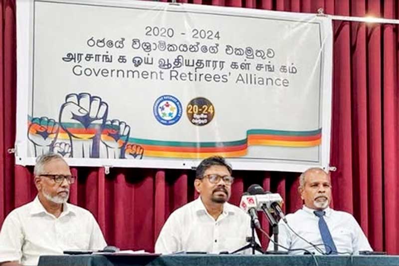 විශ්රාමිකයන් පන්දම් අරන් පාරට බැසීමේ තීරණයක