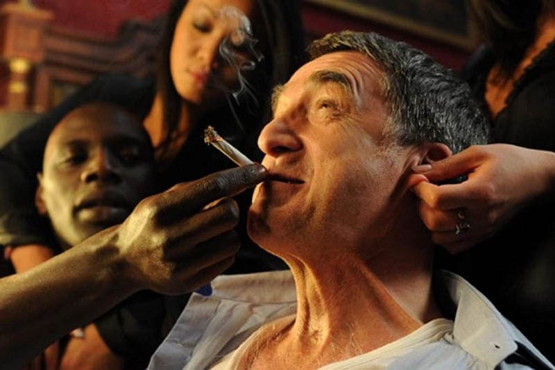 'The Intouchables' - ජීවිතය දිනන්න හිනාවෙන් පිරුණු බලාපොරොත්තුවක්!