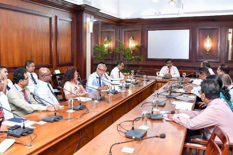 කුඩා ව්යාපාරිකයාටත් පිටරට යන්න පාර කැපෙයි! - රේගුවෙන් අලුත් ලෑස්තියක්!