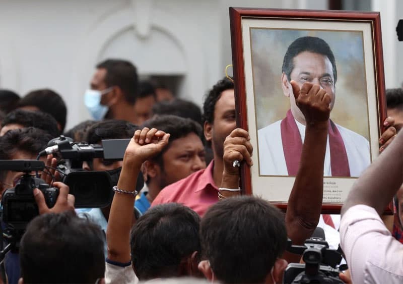 පොහොට්ටුවේ මිනිස්සු ආයෙත් කොළඹ එනවා - (එරන්ද ගිනිගේ)