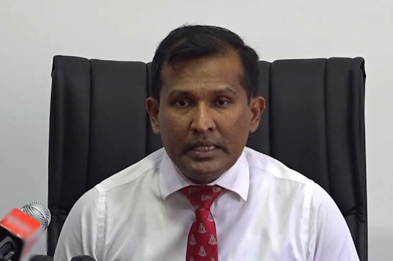 'ඇම්බියුලන්ස් එකේ රෝගියා රෝහලට ගෙනාවාට වැඩක් නෑ, වෛද්යවරයා රෝහලේ නැත්නම්' - වෛද්ය ප්රසාද් කොළඹගේ