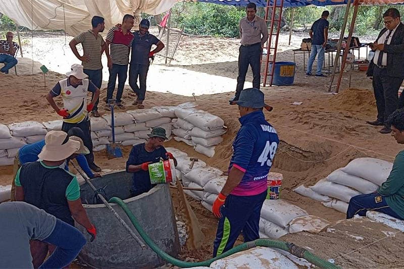උසාවි නියෝගයෙන් හෑරූ කුරුක්කල්මඩම් වල ඇටකටු නොදැක තුන් දිනකින් වැසේ