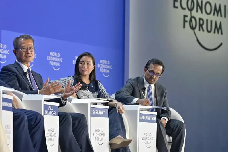 ප්රශ්නෙ අහපු කෙනා දන්නෙත් නැති කොළය කියවපු කෙනා දන්නෙත් නැති උත්තර