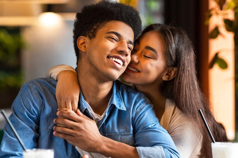 යොවුන් ප්රේමයට වැඩිහිටියෝ වැට බැඳිය යුතු ද...? - Mr and Mrs D වීඩියෝවක්