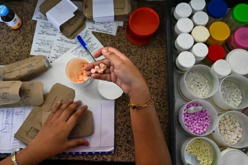 ලංකාවේ ඖෂධ මාෆියාව පවත්වාගෙන යන්නෙත්, නියාමනය කරන අයමද? | රවී කුමුදේශ්