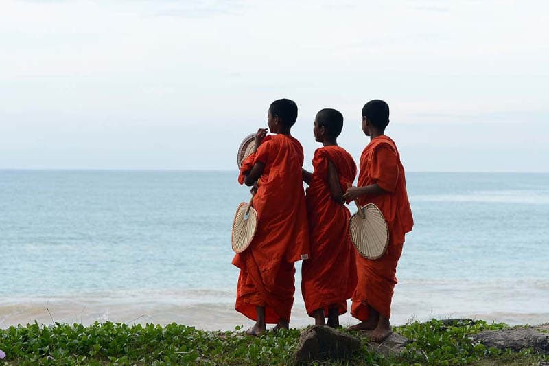 'ළමා පැවිද්ද පිටුපස තියෙන්නේ ආගමික ප්රශ්නයක් නෙවෙයි, ආර්ථික අර්බුදයයි' - එජාප