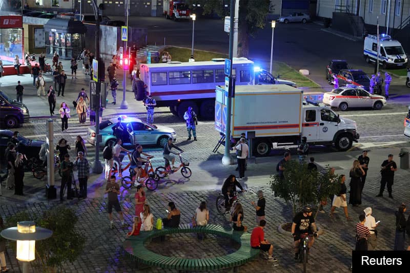 මොස්කව් නගරය කැළඹූ බෝම්බකාරියගේ ප්රහාරය: තිදෙනෙකු ජීවිතක්ෂයට, යුක්රේන සෙවනැලි?