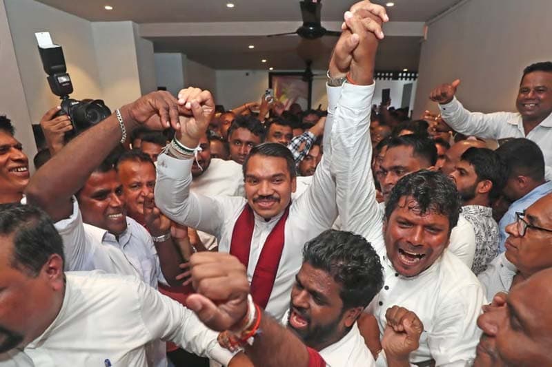 නාමල්.... | මහේෂ් හපුගොඩ