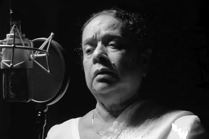 ලාංකීය ගීත ක්ෂේත්රයේ නොමියෙන දෝංකාරය ; විශාරද ආචාර්ය නන්දා මාලිනී වෙත උපහාරයක් | ලයනල් බෝපගේ