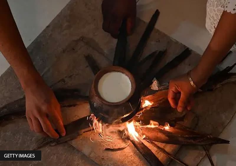 සිංහල දෙමළ අලුත් අවුරුදු චාරිත්ර වාරිත්ර හා මුසු වී ඇති බාහිර සංස්කෘතික අංග ගැන විමසා බැලීමක්