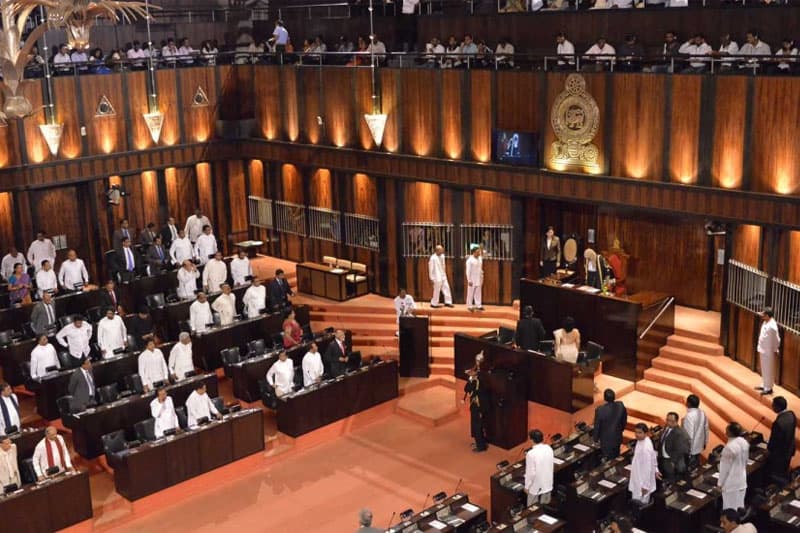 අගවිනිසුරු ධුරයට වසර 6ක උපරිම කාලසීමාවක්: ව්යවස්ථා සංශෝධන පනත් කෙටුම්පත ලබන මස පාර්ලිමේන්තුවට!