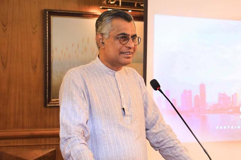 2028 රට නැවත බංකොලොත් ! - චම්පිකගෙන් අනාවැකියක්