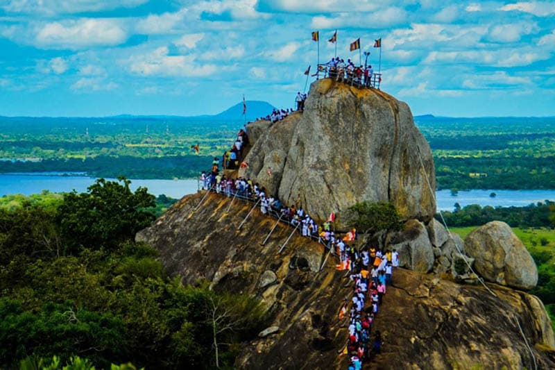 පොසොන් වගේ ලොව තවත් උත්සව තිබේ | නිරංජන් චාමින්ද කරුණාතිලක