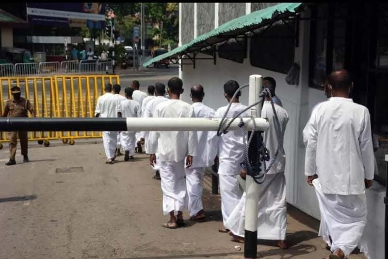 ‘කලබල ගතිය අඩුකර ගන්න’- රජයේ නිළධාරීන් මේ විදිහට සොරු ලෙස හංවඩු ගැසීම හොද මදි | Uvindu Kurukulasuriya