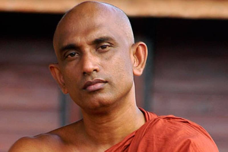 කොළඹ අපරාධ කොට්ඨාසය පන්සලට මහ රෑ කඩාපනී ! රතන හිමි අතුරුදන් !