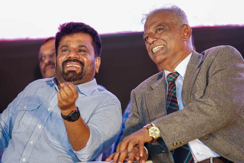 රවීට සහ ශානිට බිය වූ අට දෙනාගේ පොලිස් කල්ලිය - (ශාන්ත ජයරත්න)