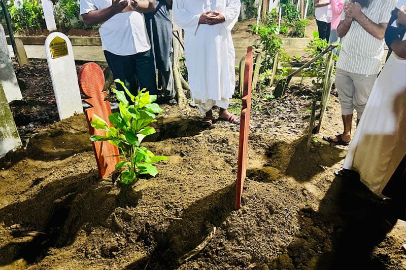 රොහාන් පෙරේරා හෙවත් මොහොමඩ් ෆස්ලි නිසාර්ගේ අවසන් කටයුතුවලට එක්වූ මුසල්මානුවෙක්ගේ සටහනක්