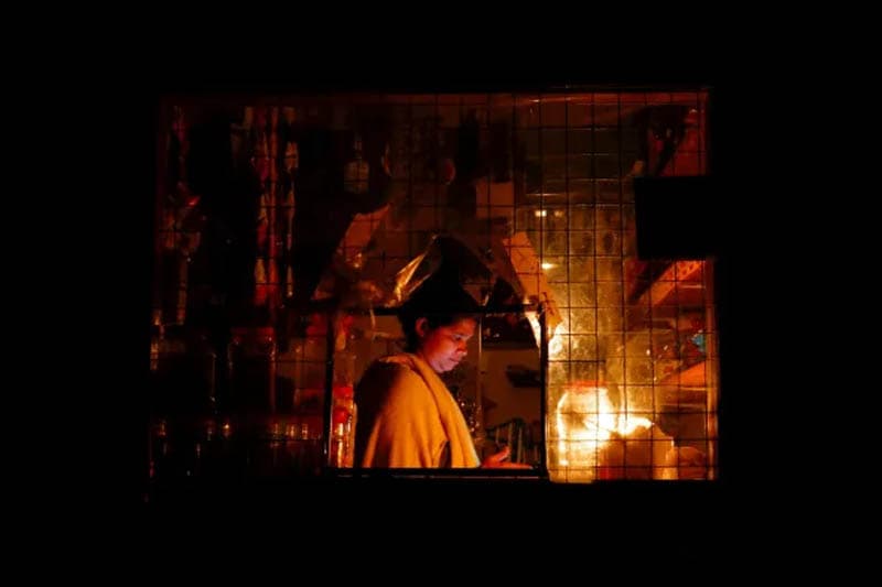 විදුලිබල ආයෝජන හිර කලොත් අපි ආයෙම අඳුරේ -(මහාචාර්ය රොහාන් සමරජීව)