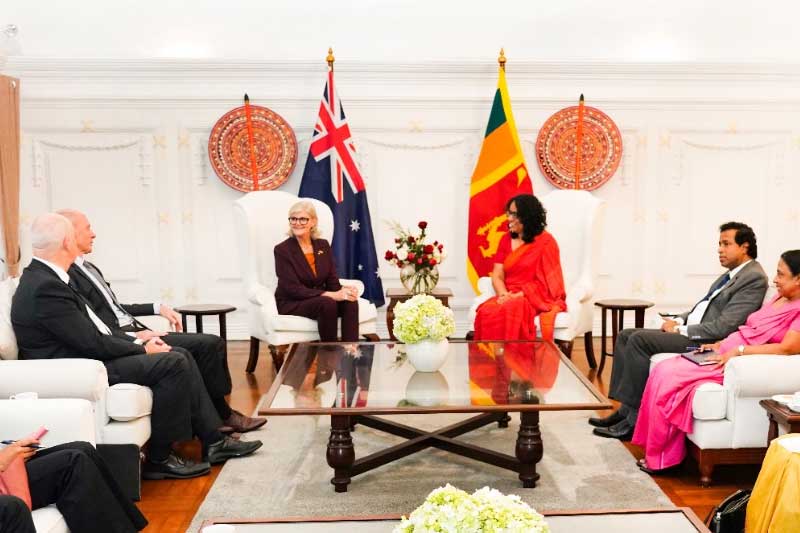 ඕස්ට්රේලියාවේ ආණ්ඩුකාර ජෙනරාල්වරිය සහ අගමැතිනිය අතර හමුවක්