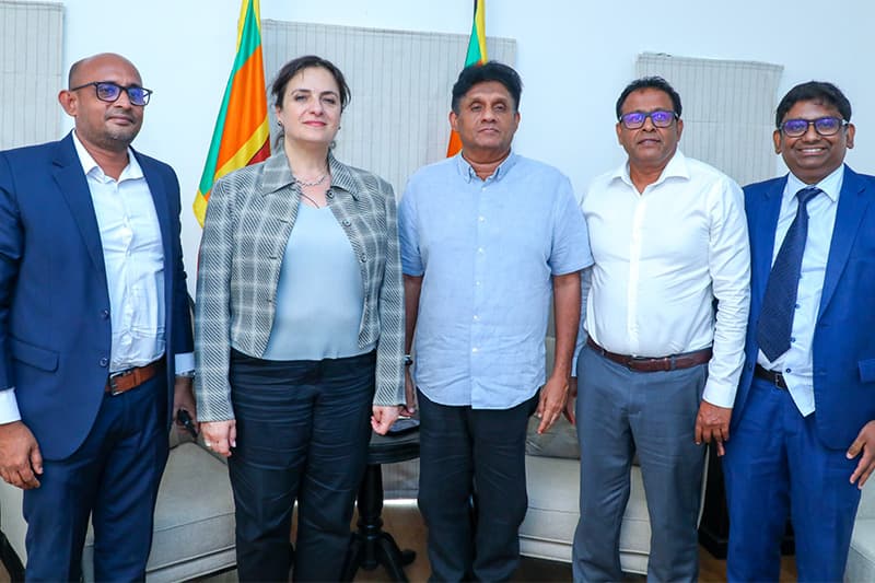 සජිත් උපදේශකයින් සමග ආර්ථික විද්යාඥ එලේනා පැනරිටිස් හමුවෙයි