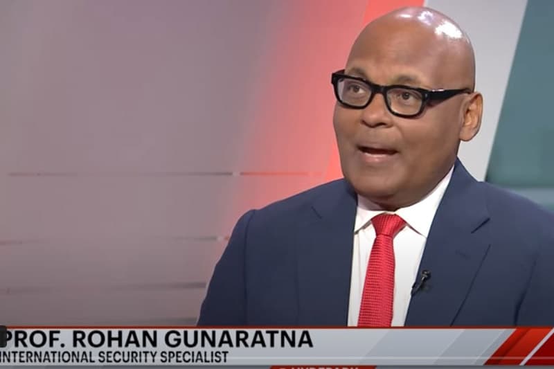 'ශ්රී ලංකාවේ ඉන්න බලවත්ම මිනිසා මැල්කම් කාදිනල් රංජිත්. ඔහු ආණ්ඩු තුනක් ඉවර කළා, දැන් වත්මන් ජනාධිපතිටත් තර්ජනය කරනවා!' | රොහාන් ගුණරත්න