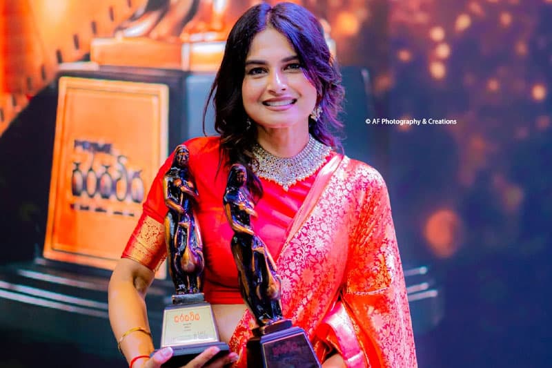 සරසවිය එකම රැයකින් දිනූ සැන්ඩ්රා මැක්