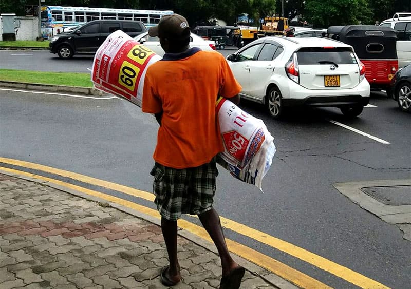 ඔබත් එකසිය නමයෙ කෑල්ලක්ද? - (අජිත් පැරකුම් ජයසිංහ)
