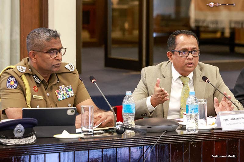 මන්ත්රීවරුන්ට ආරක්ෂාව සැලසීමට කතානායක හා පොලිස්පති එකඟවේ
