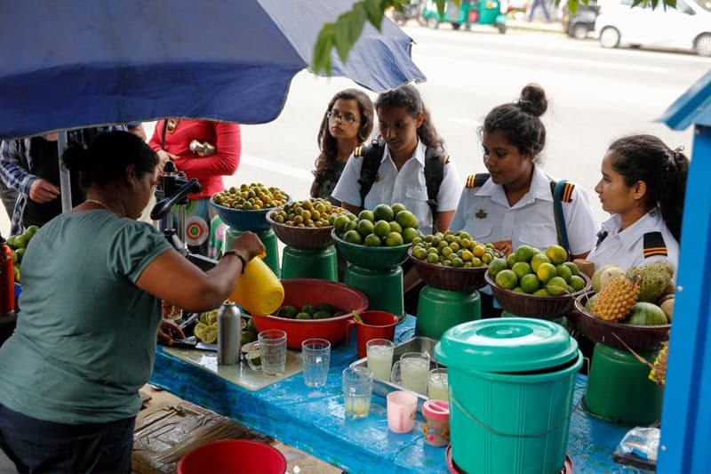 කුඩා පරිමාණ ව්යාවසායකයින් මුහුණ දී සිටින ණය ආපසු ගෙවීමේ ගැටළුවට විසඳුමක් !