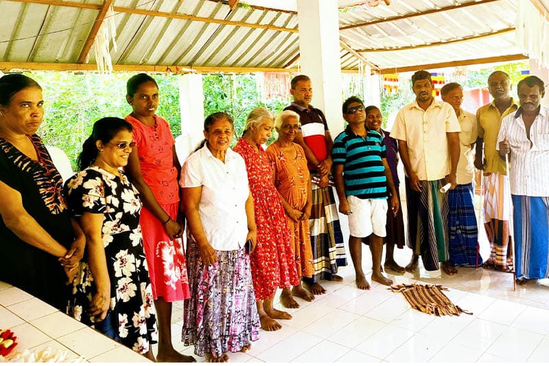 දහසක් සිහින පිරුණු සියනෙතුගම - විශාඛා වේහැල්ල