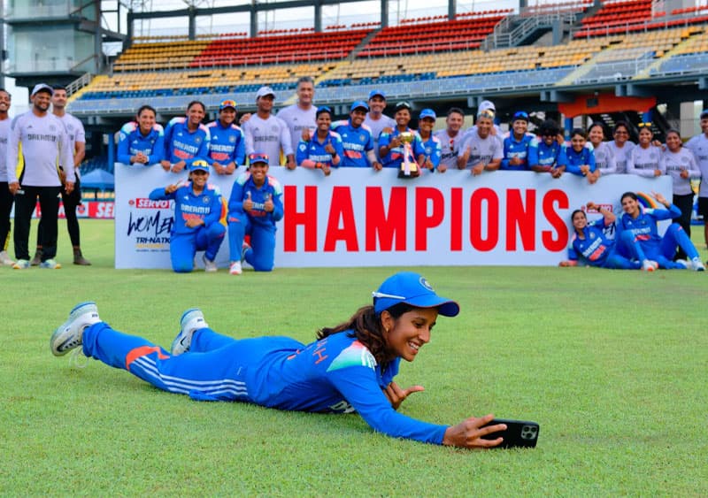 කාන්තා තුන්කොන් එක්දින තරගාවලියේ ජය ඉන්දියාවට: වාර්තාගත මුළු ලකුණු සංඛ්යාව හමුවේ ශ්රී ලංකාවට ලකුණු 97ක පරාජයක්