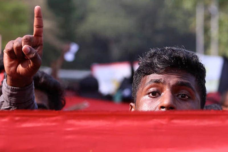අවුරුදු හැත්තෑ හයක් රට කෑවා කියන්නේ මෝල් ගහෙන් වෙඩි කෑවා වගේ ද? - (සුනිල් කන්නන්ගර)